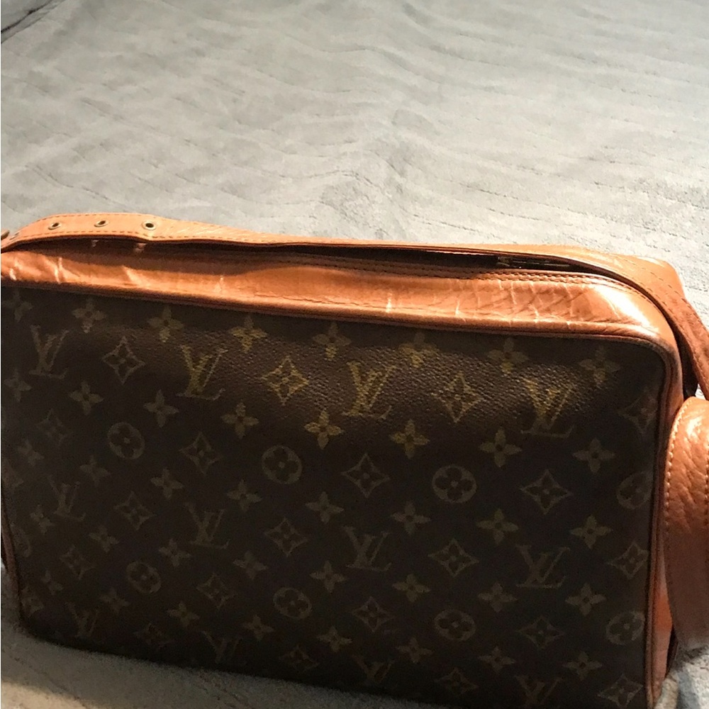 Louis Vuitton Brown Monogram Shoulder Bag - Picture 4 of 8